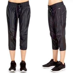Lorna Jane Metallic crop joggers, Whitsunday. Perfect for hot summer festivals!
